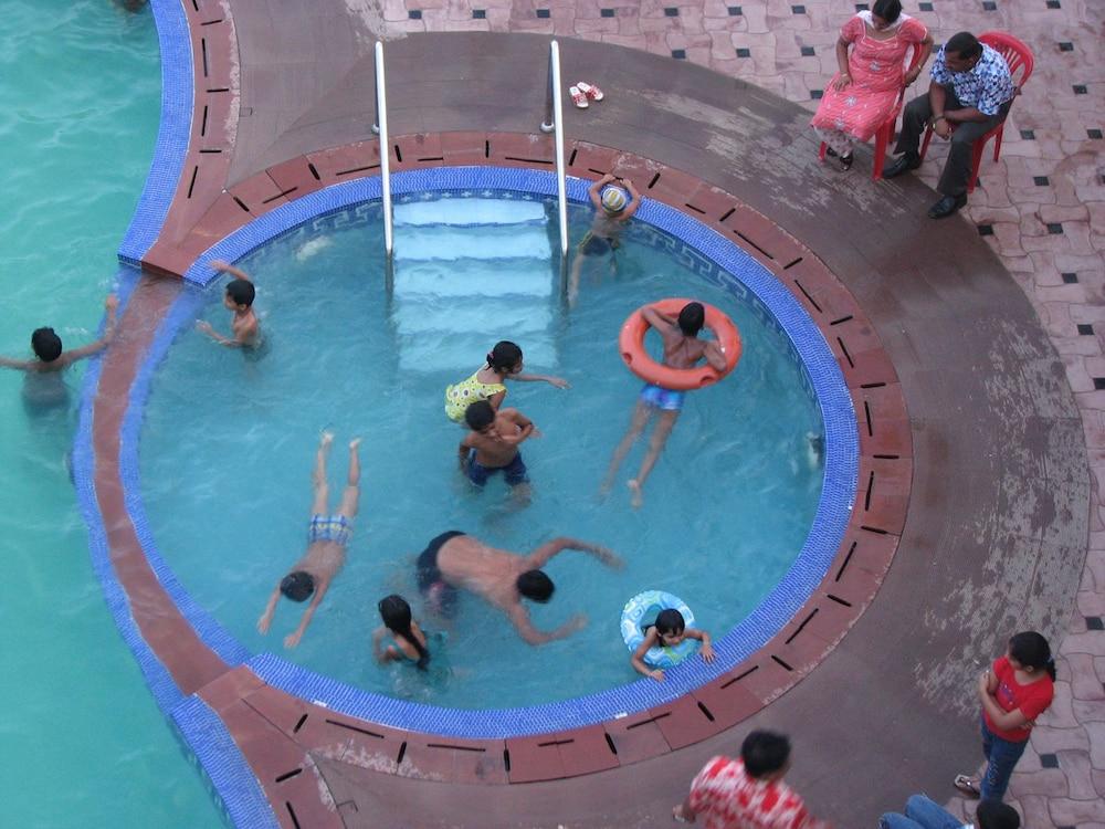 Hotel Holiday Resort Puri Exterior photo